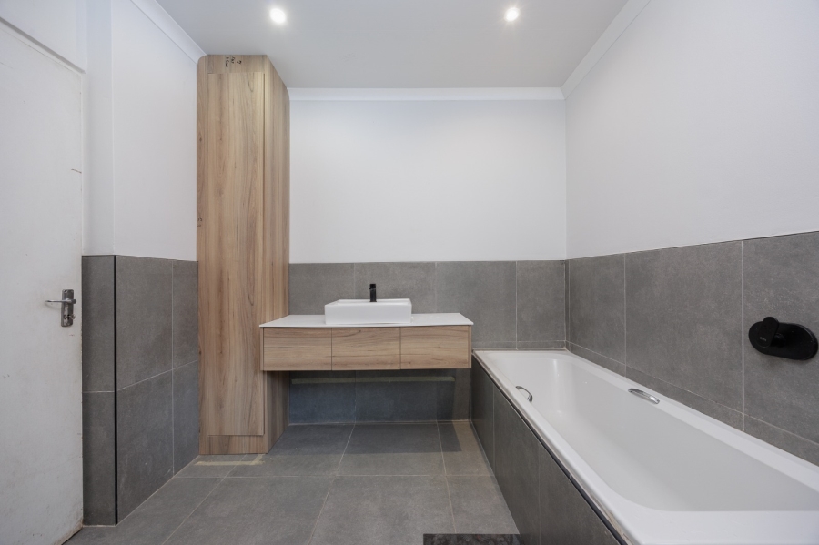 5 Bedroom Property for Sale in Rustdal Western Cape